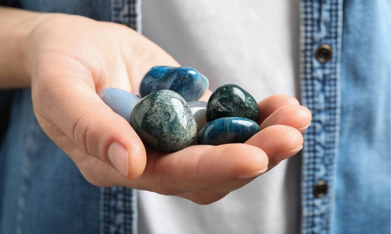 Blue Crystals: Names, Meaning, Properties & Uses